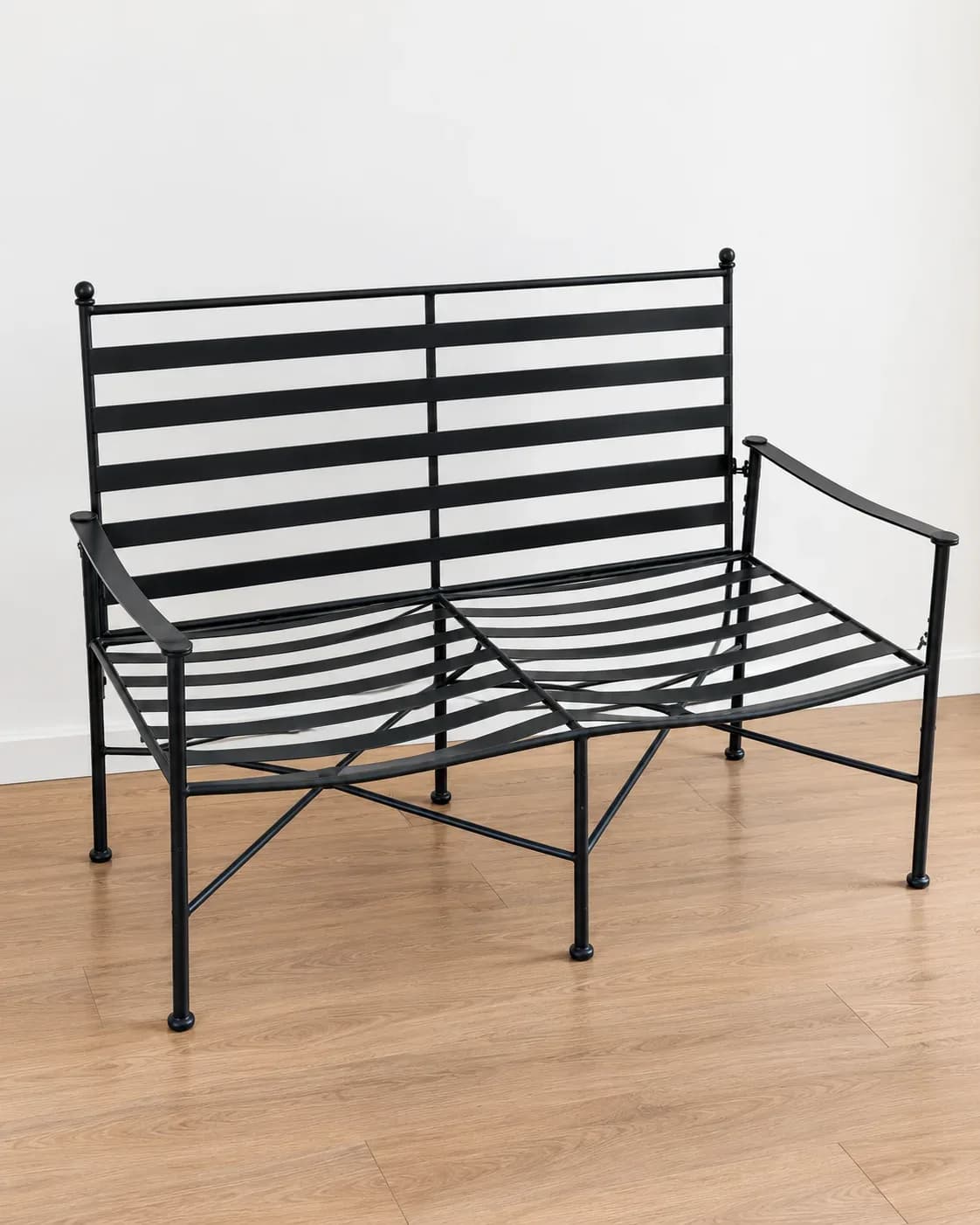 Banqueta de fierro negra para terraza.