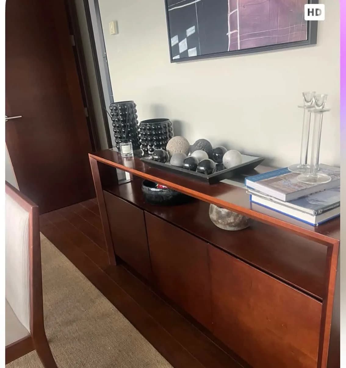 Buffet de madera solida.