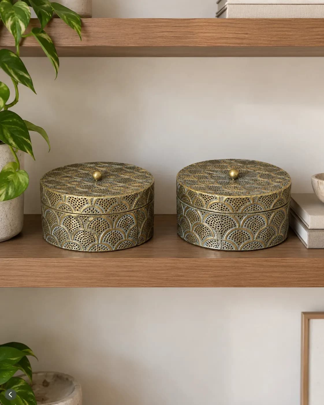 Dos cajas de latón.