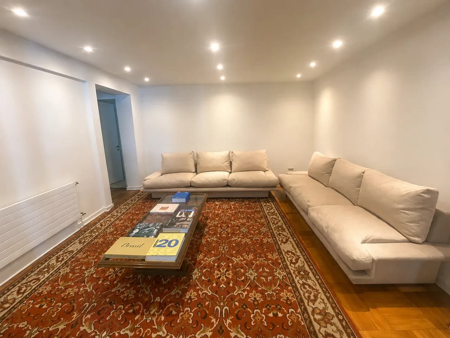 Dos sofa mata.