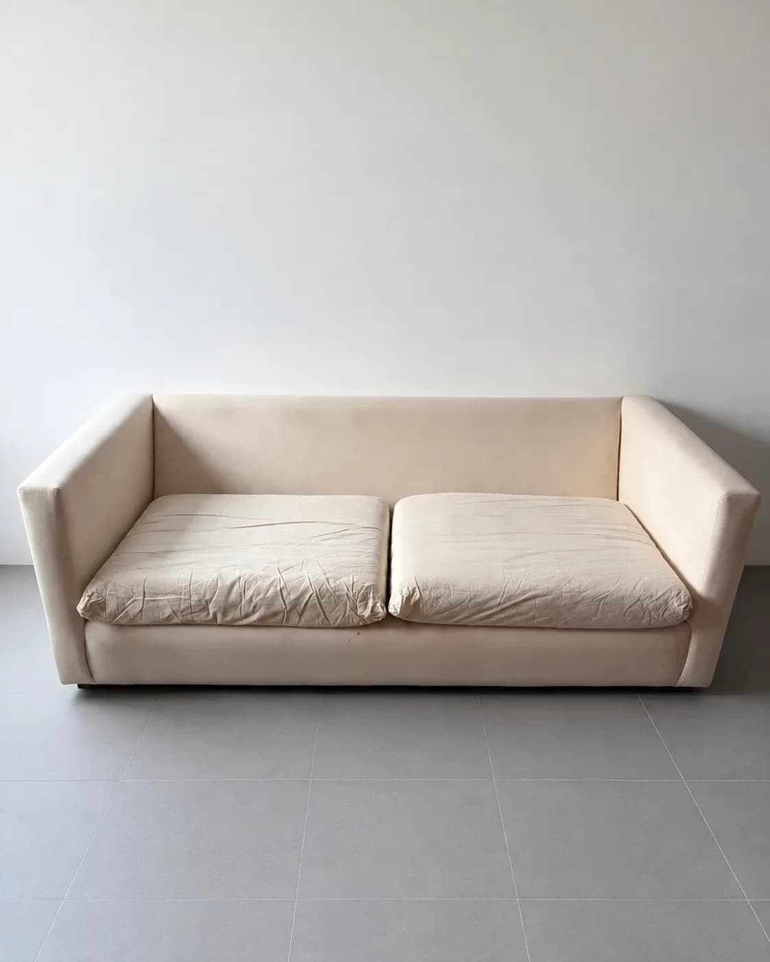 Dos sofas para tapizar.
