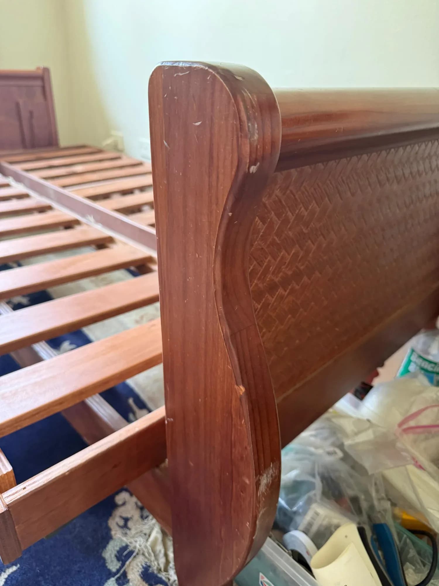 Futon estructura de madera.