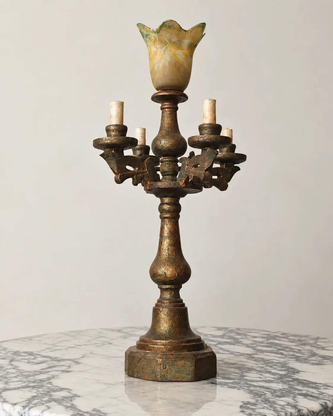 Lampara candelabro de madera torneada.