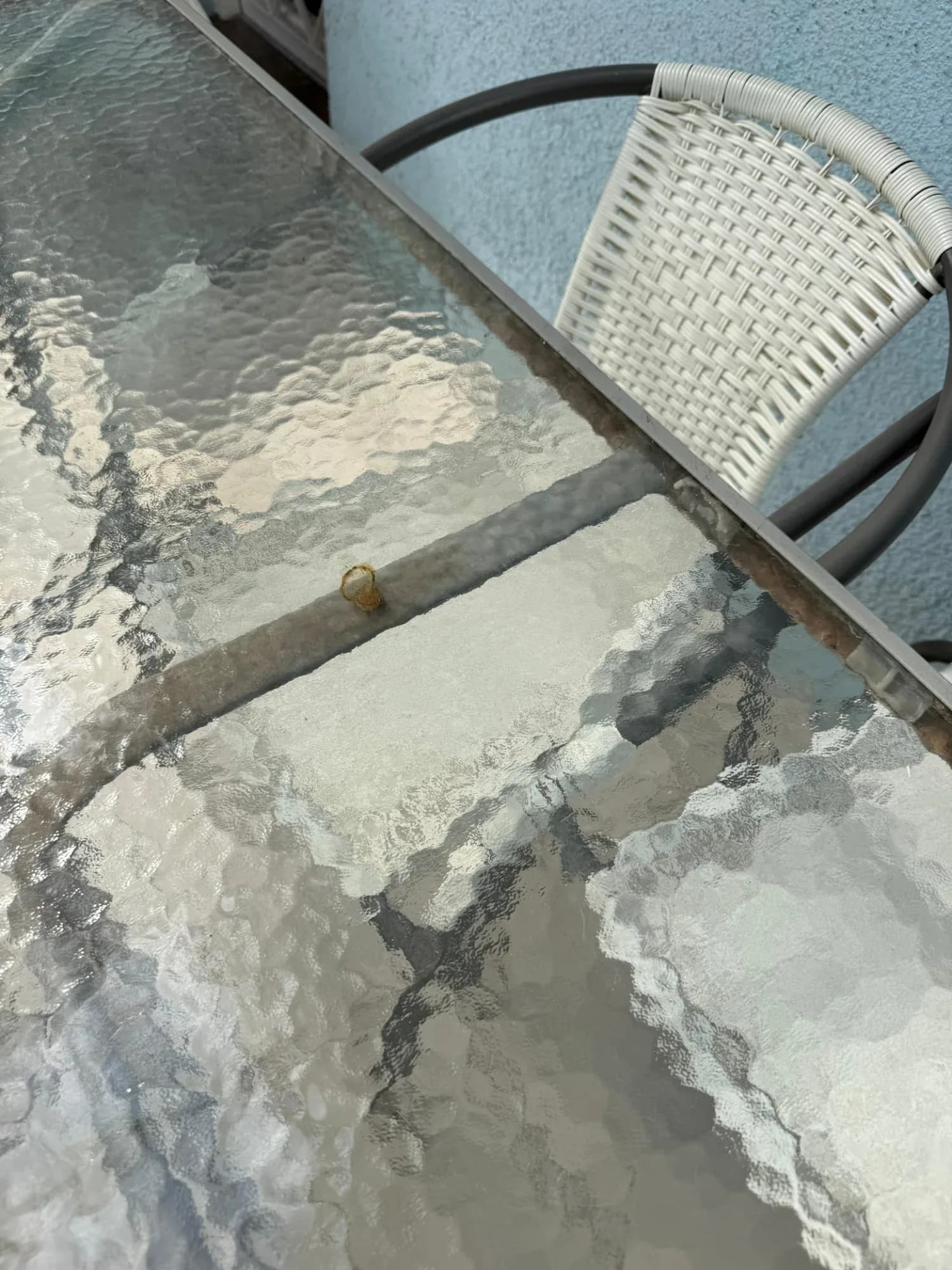 Mesa de terraza con vidrio templado y 4 sillas.