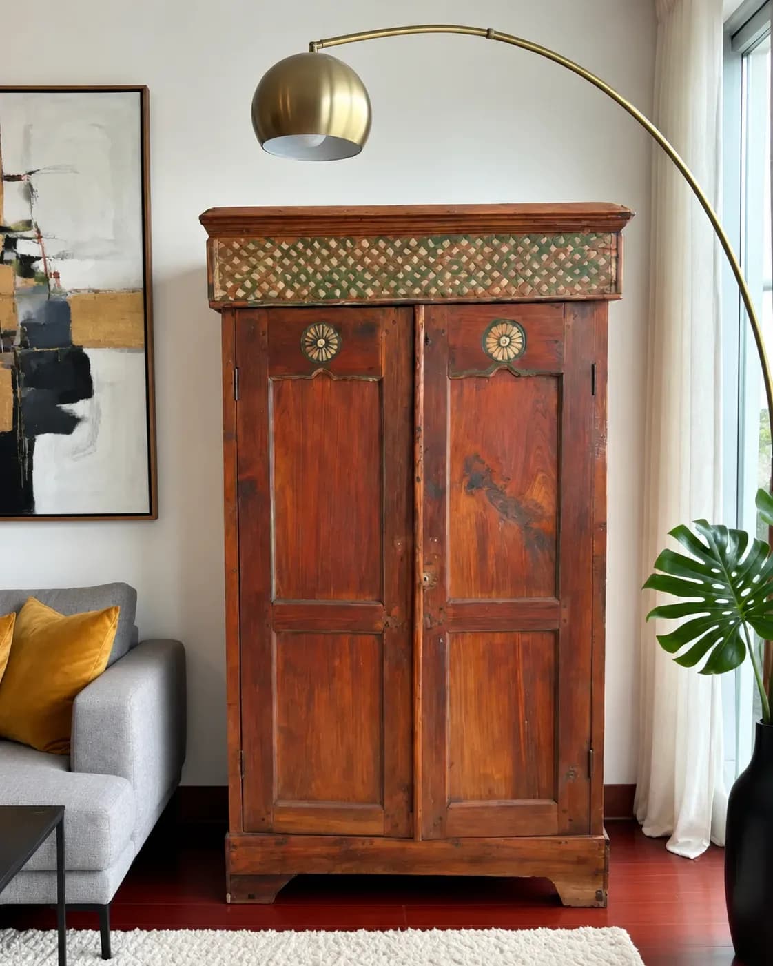 Mueble bar antiguo de madera.