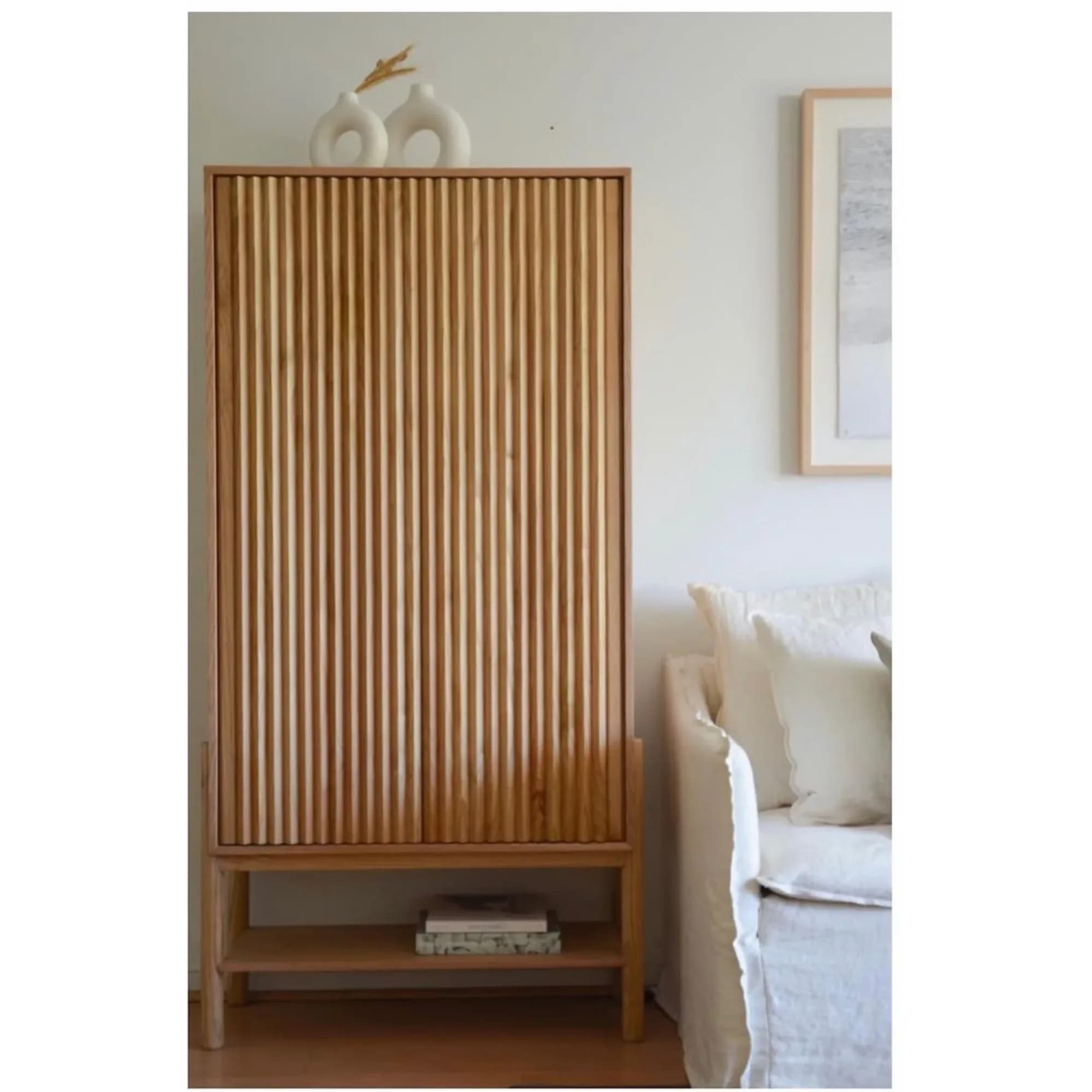 Mueble bar de madera de encina y enchape encina
