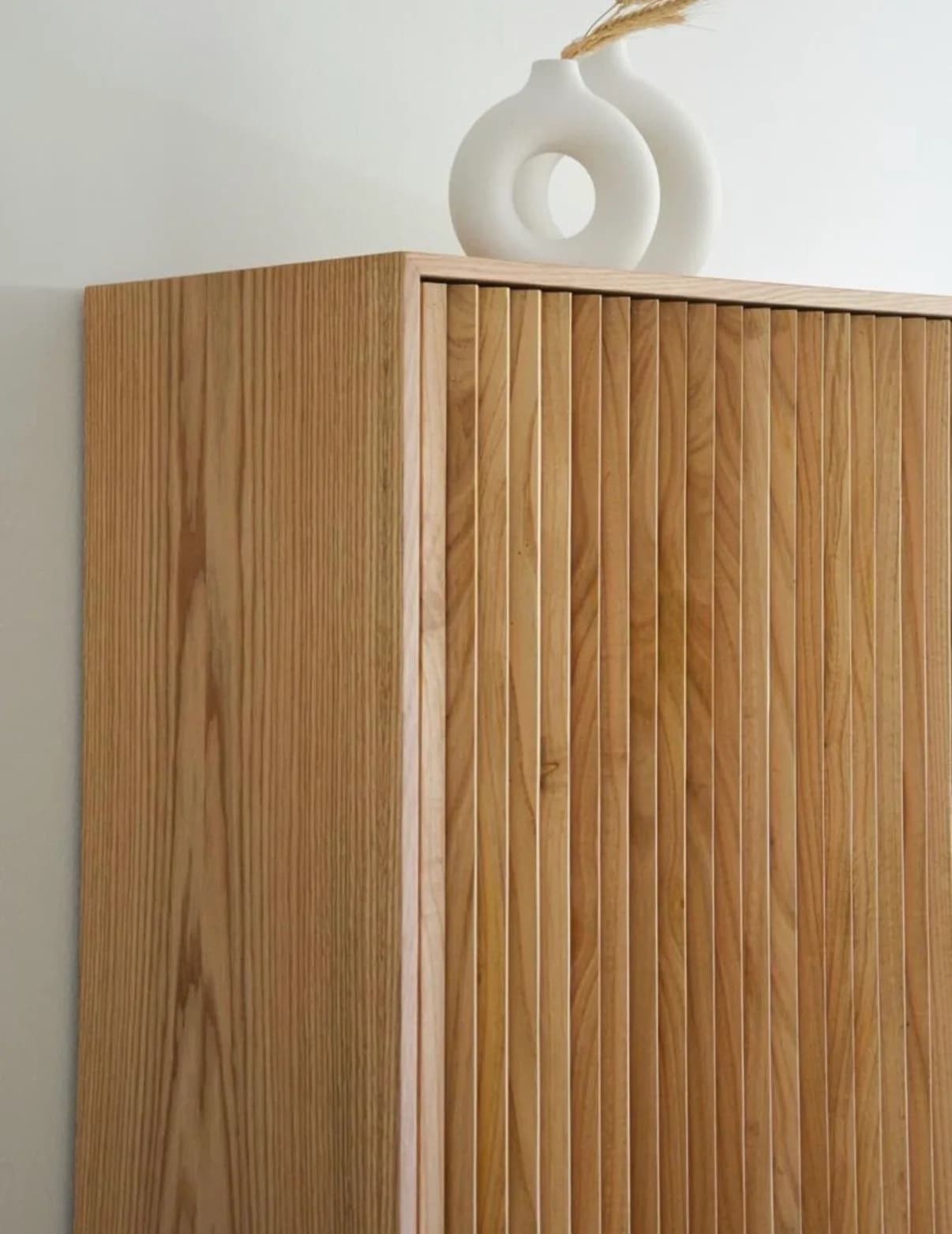 Mueble bar de madera de encina y enchape encina