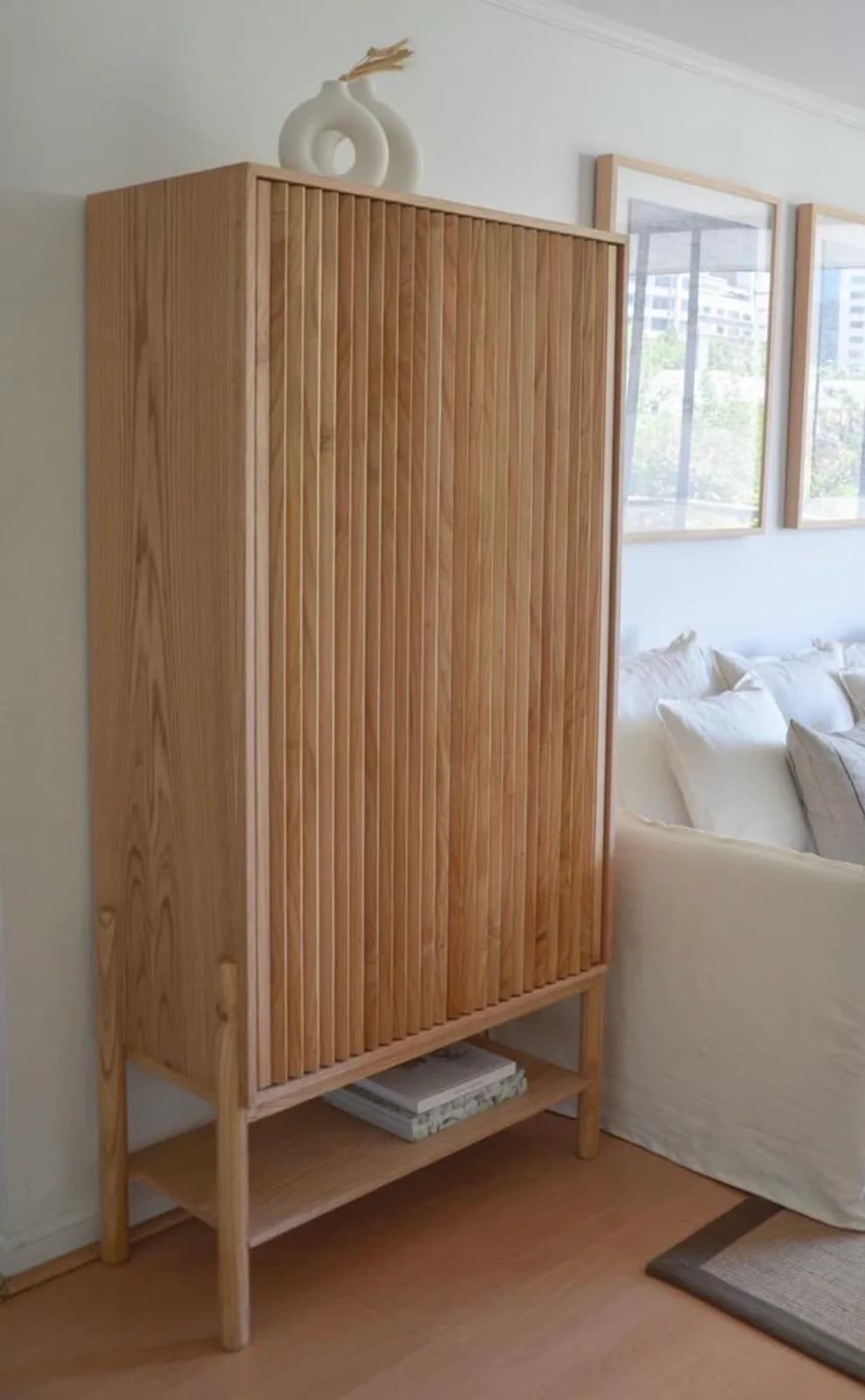 Mueble bar de madera de encina y enchape encina