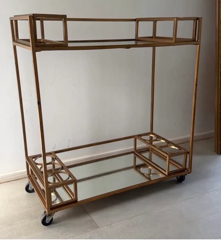 Mueble bar fierro macizo dorado
