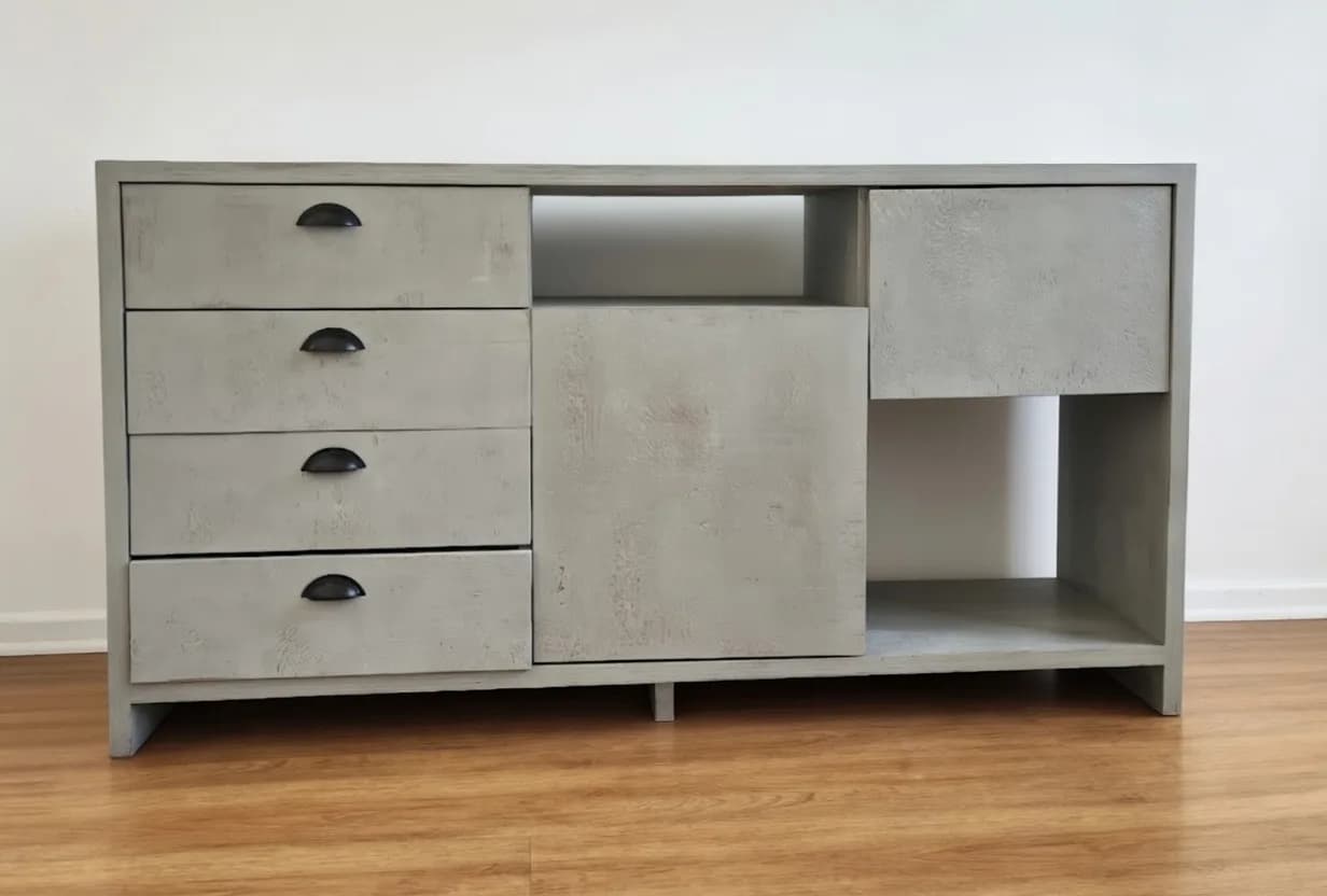 Mueble de madera gris.