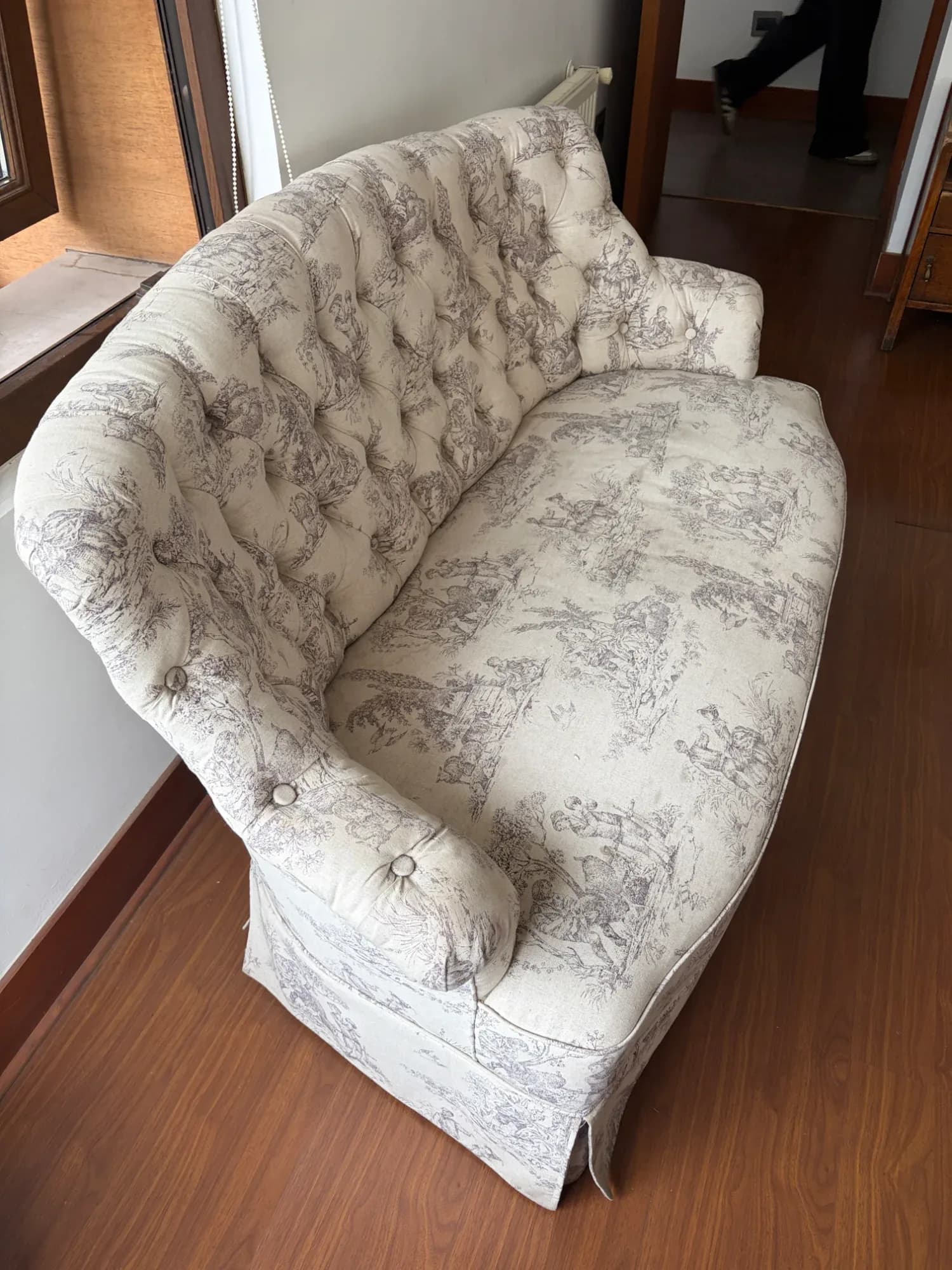 Sofa capitone antiguo.